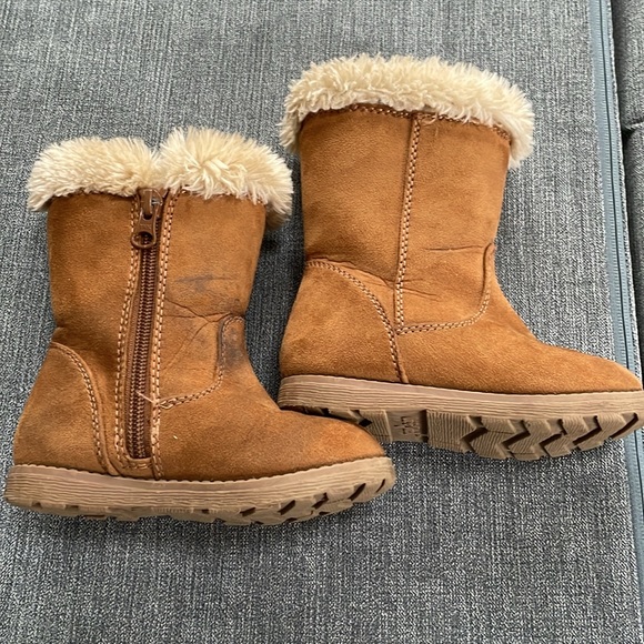 Cat and Jack size 7 shearling and suede style boots - Picture 2 of 4